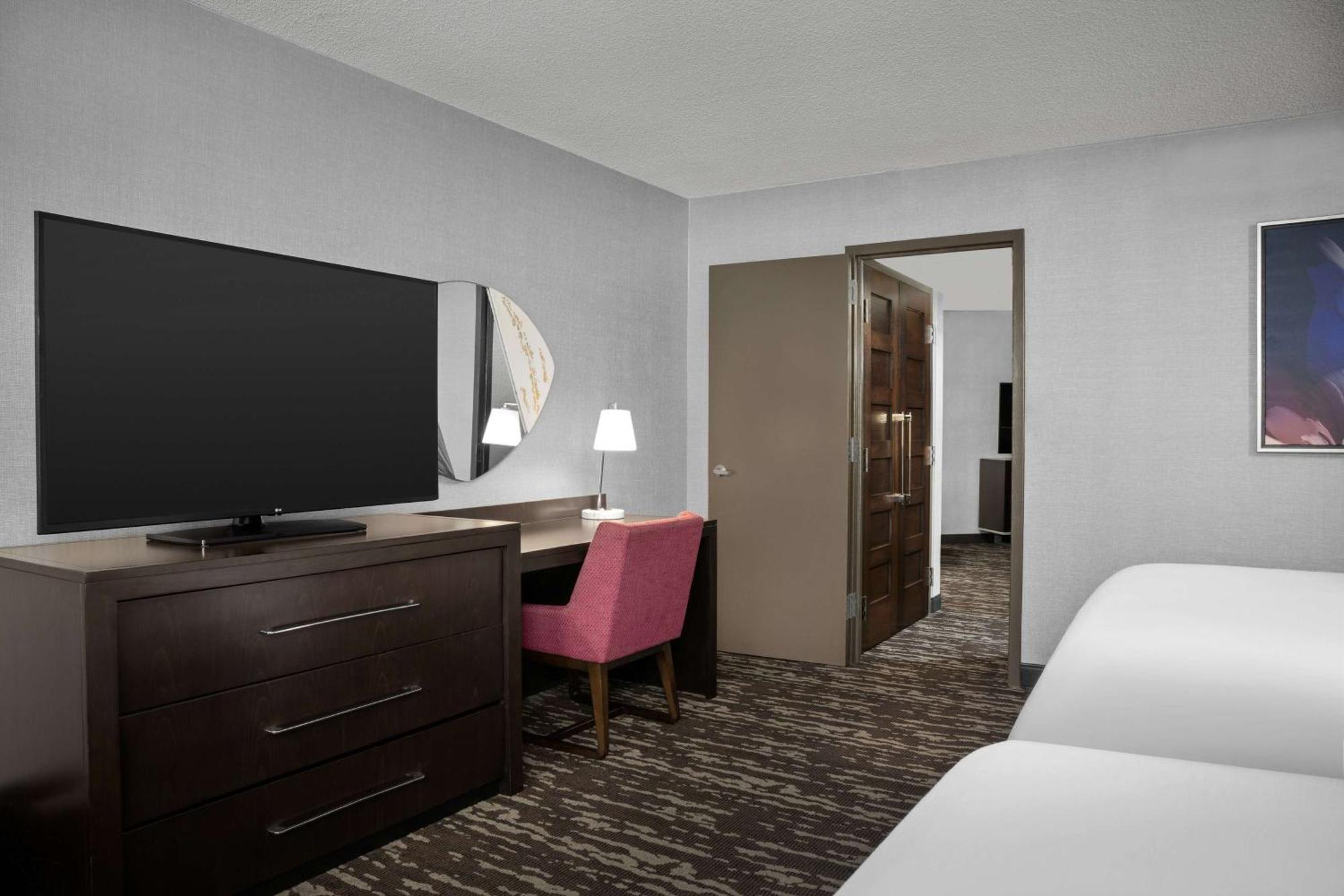 Suite with Two Double Beds - Non-Smoking,1552505824:JPEG